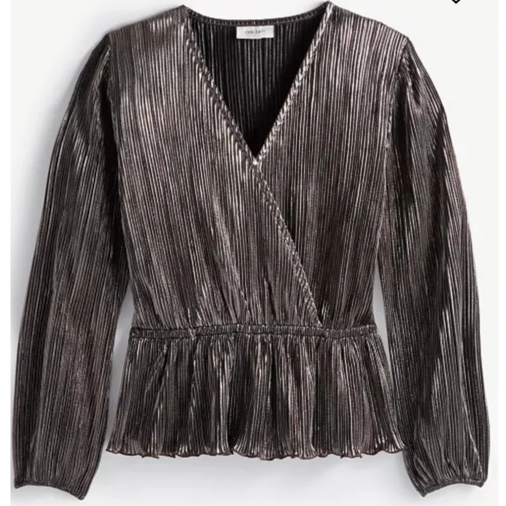 On 34th Metallic Peplum Top Size 2X - Picture 2 of 3